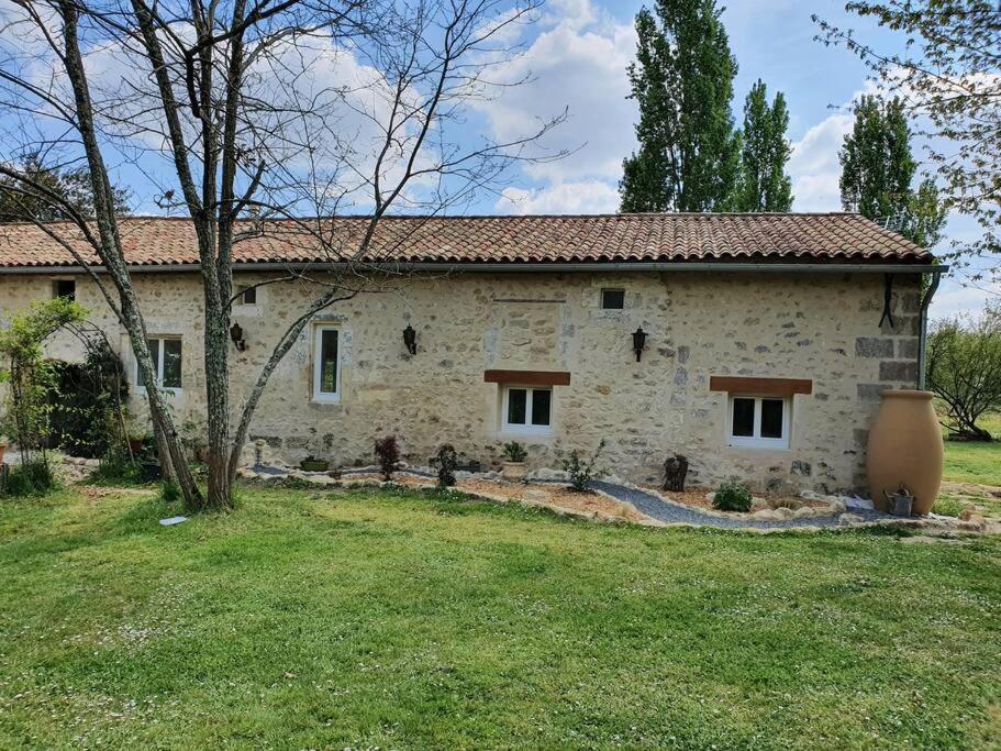 Gite Spacieux - 3 Chambres - Calme Et Charmant Cubnezais Bagian luar foto